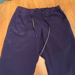 Scrub pants size large.